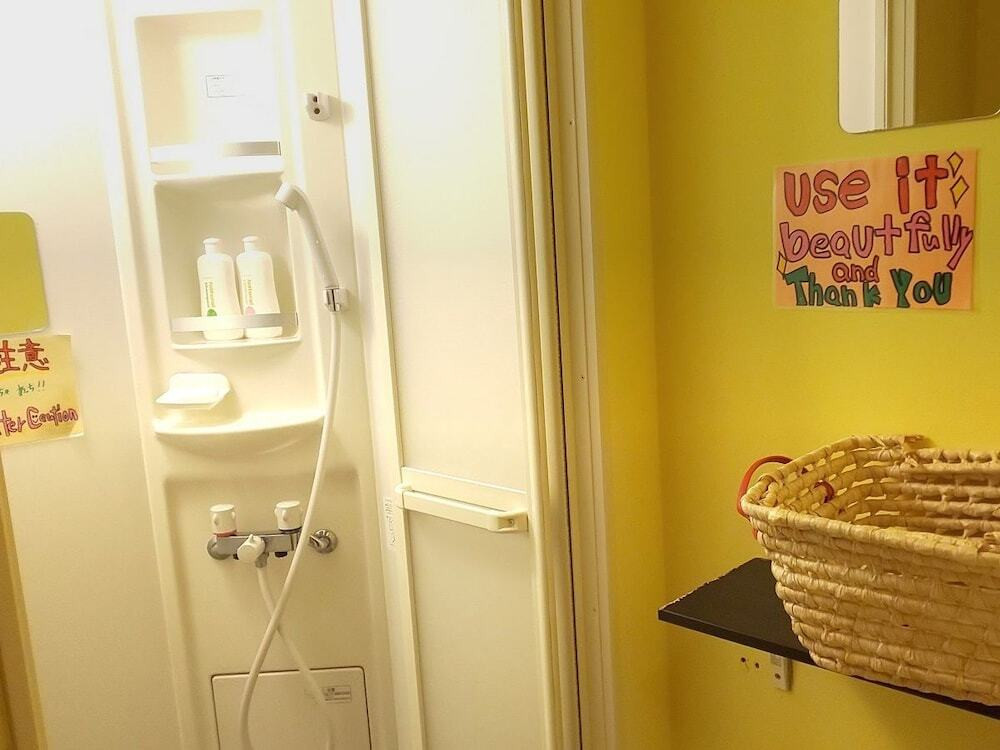 バスルームのシャワー