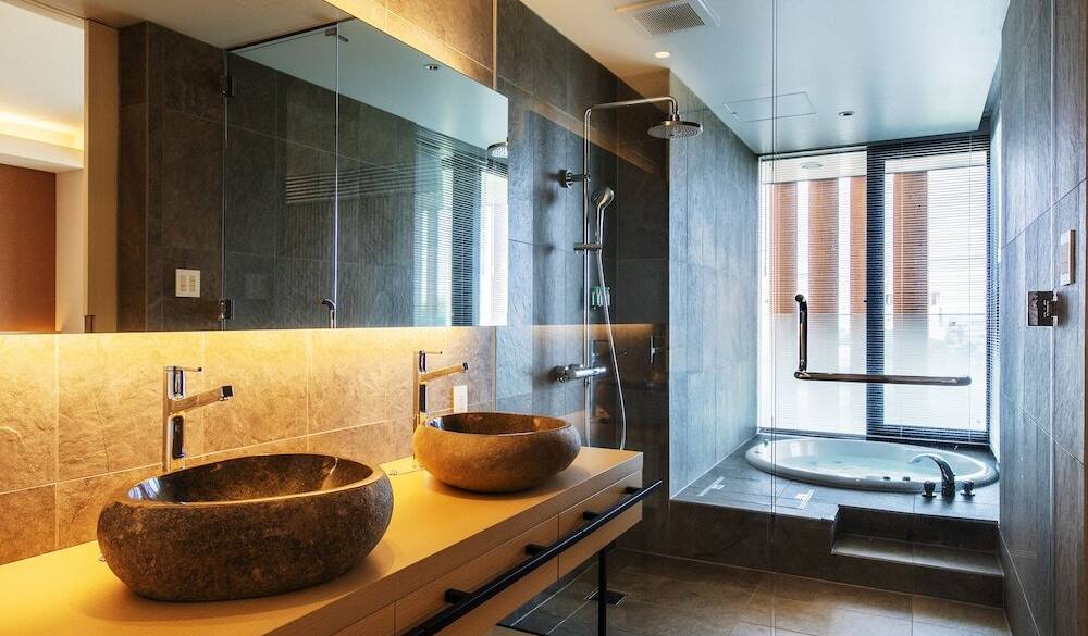 高層階スイートの洗面台 / 4