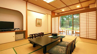 和室10畳 共用バスルーム(2名以上のご利用となります)