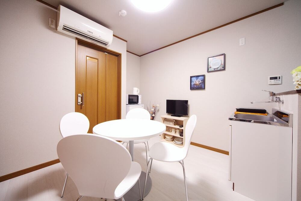 客室内のダイニングエリア