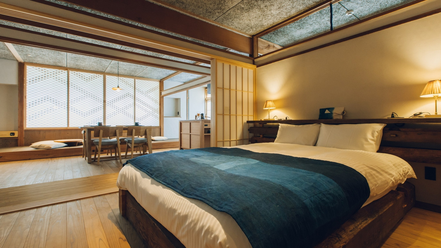 スイートルーム 直線のベッド