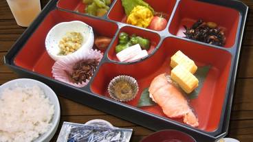 食事・飲み物 / 1