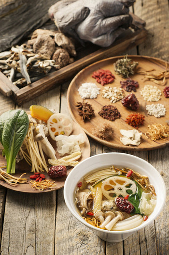 「ZEN ROOM」料理 781431 国産烏骨鶏と18種類漢方食材、12種類野菜やキノコなどたっぷり栄養でカロリー 280ｋcal。