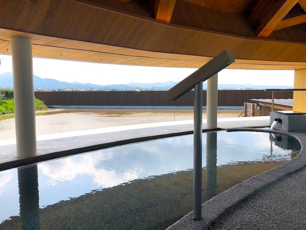 天色の湯・露天風呂