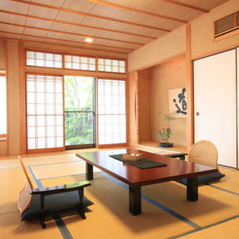 全8室のプライベート感あふれる旅館で壱岐の味を堪能4240427