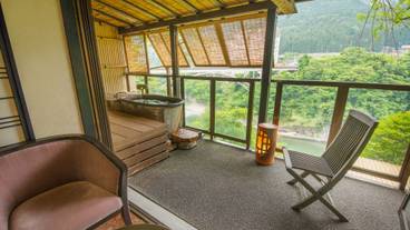 木の館　露天風呂付客室　露天① / 6