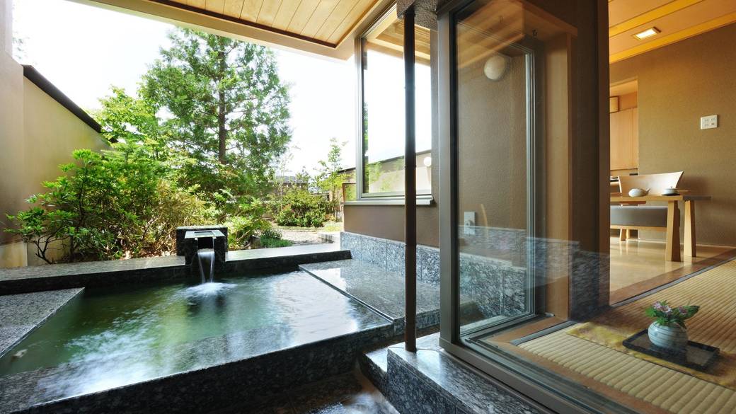 客室の露天風呂① / 1