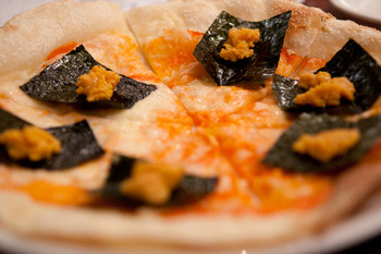 「LOTUS」料理 59376 ウニのピザ