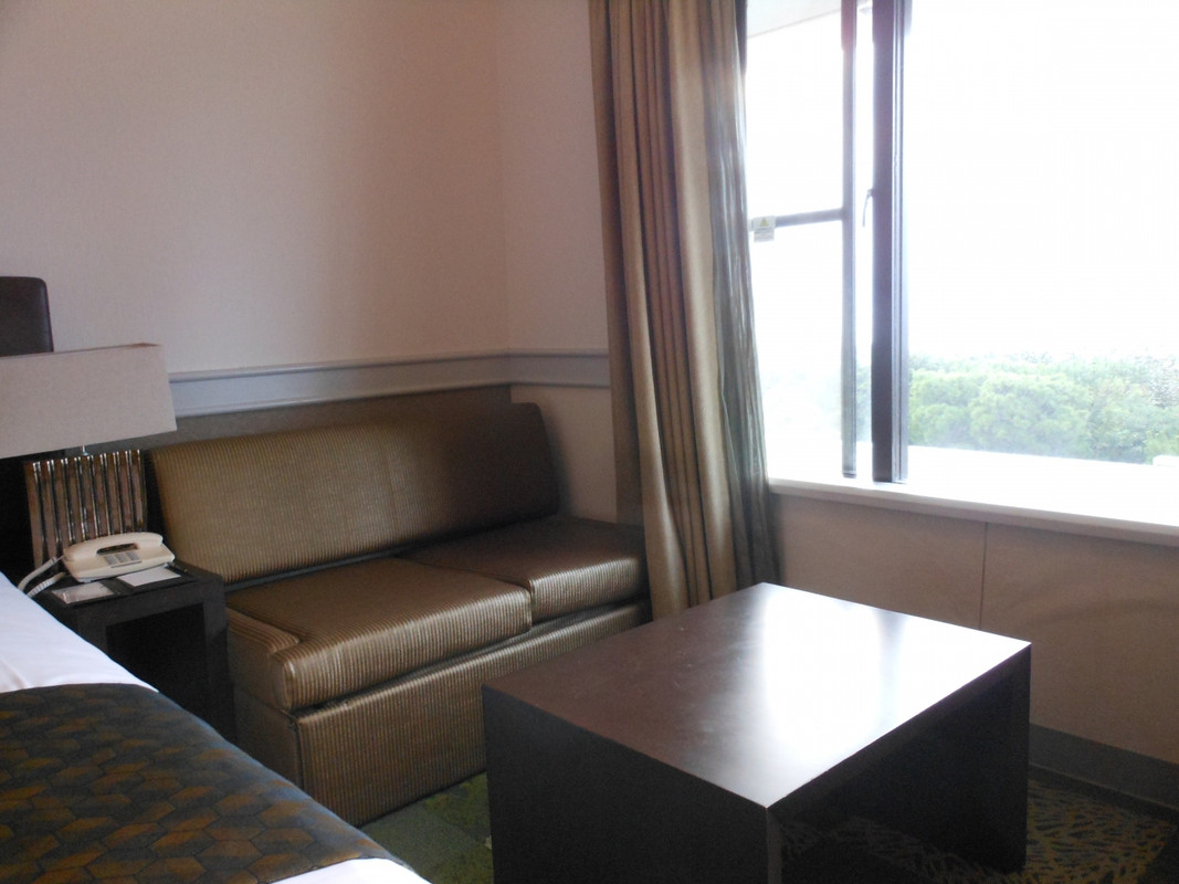 テレビを見たり、飲み物飲んだりで落ち着いて座れるソファーです