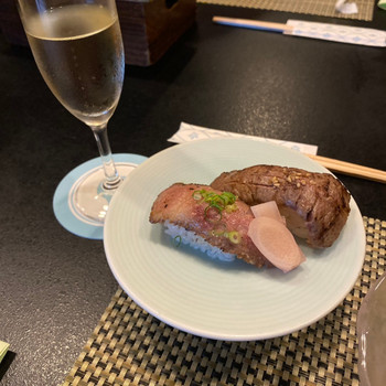 「湖山亭うぶや」 料理 215803666 名物　ローストビーフ寿司