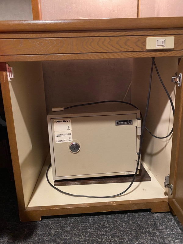 ミニ冷蔵庫だった場所。