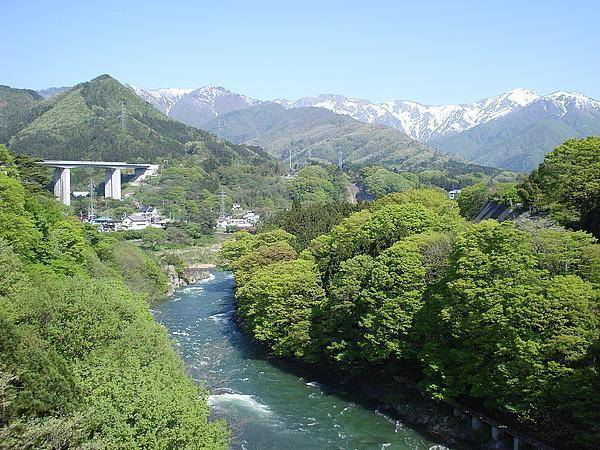 谷川岳と利根川を臨み
親子で過ごした2日間 / 1