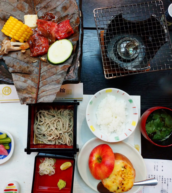 リンゴのグラタンや朴葉味噌焼き