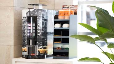 ロビーの無料ドリンクコーナー / 5