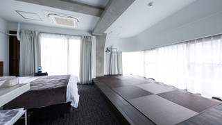 スーぺリアダブルベッドルーム (共用バスルーム)