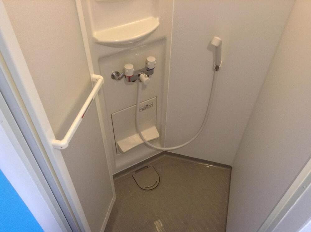 バスルームのシャワー