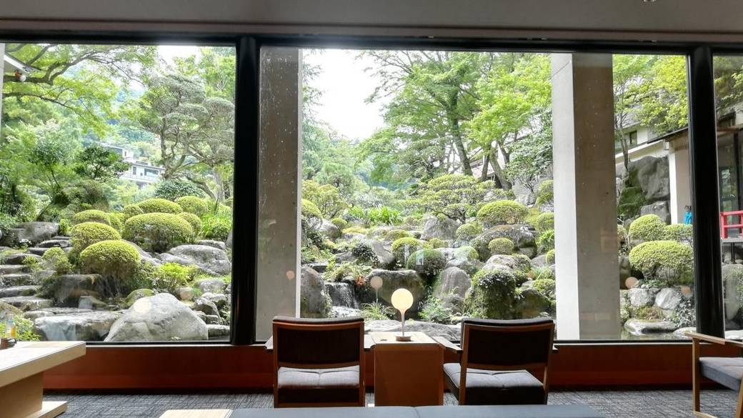 庭園を眺めつつ
ドリンクを満喫 / 1