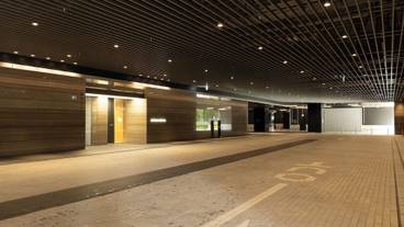 施設の入り口 / 16