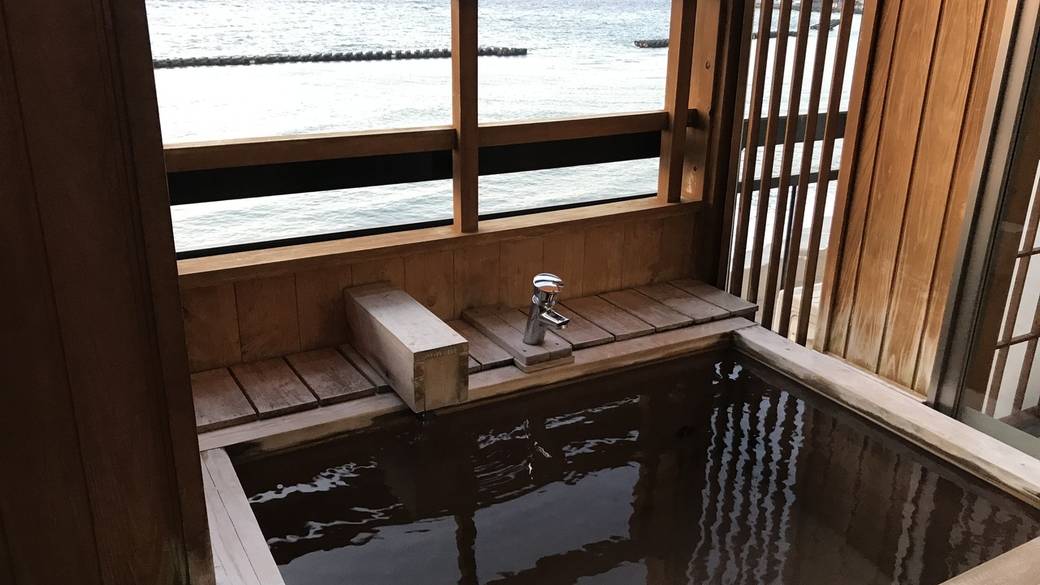 絶景を満喫する
朝風呂 / 3
