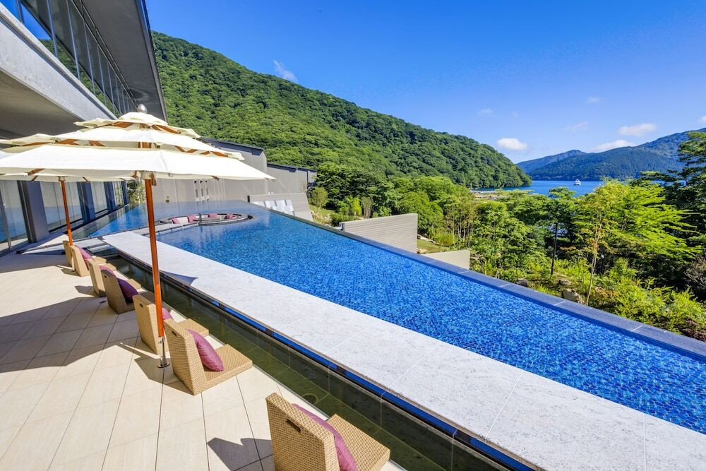 芦ノ湖を見渡すテラスで足湯を満喫♪3914891