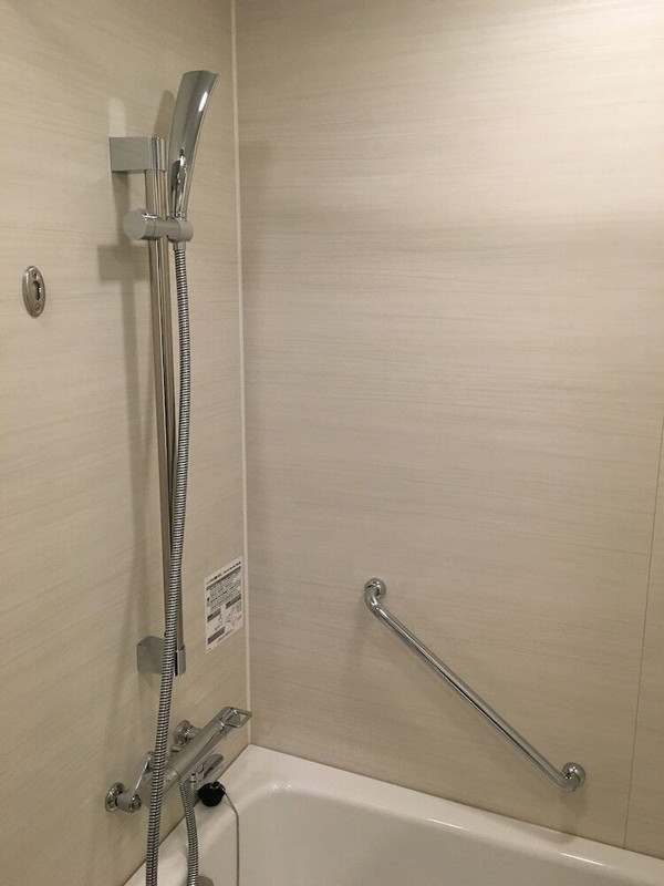 バスルームのシャワー