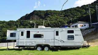 トレーラーハウスB