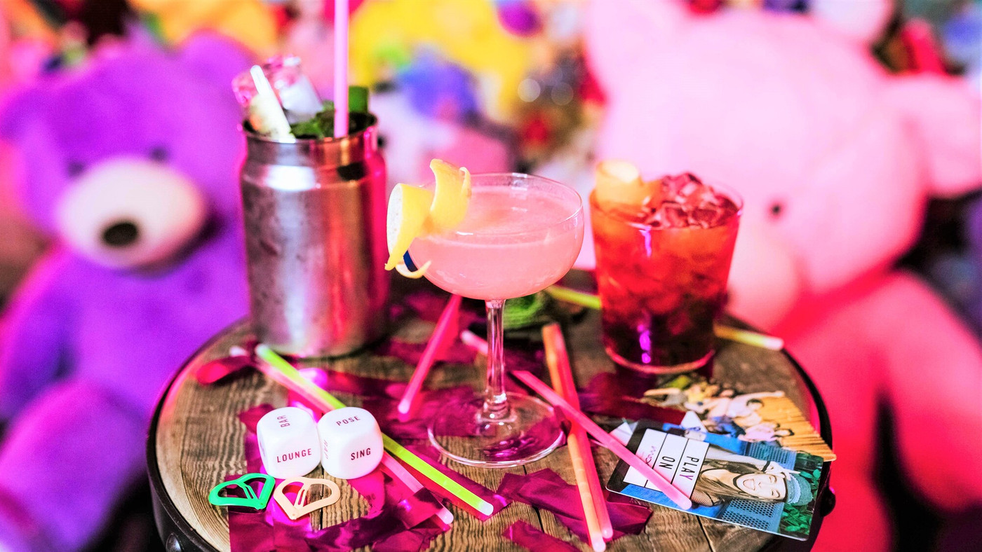 カラフルなドリンクでポップに乾杯♡キュートなホカンスが過ごせるホテル4243128