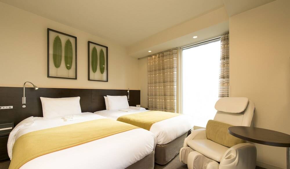 心地良いベッドが魅力
明るい配色の客室 / 2