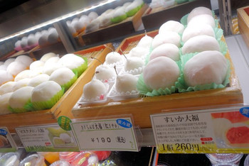 「夢菓房 たから」料理 1011102 ＜6月＞すいか大福、さくらんぼ大福、マスクメロン大福