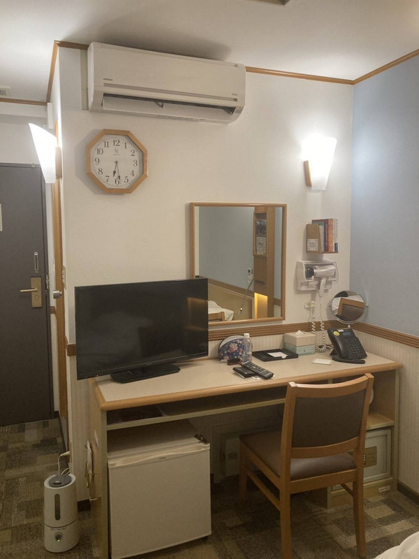 客室には、仕事も含め、それなりの備品等環境がそろっています。