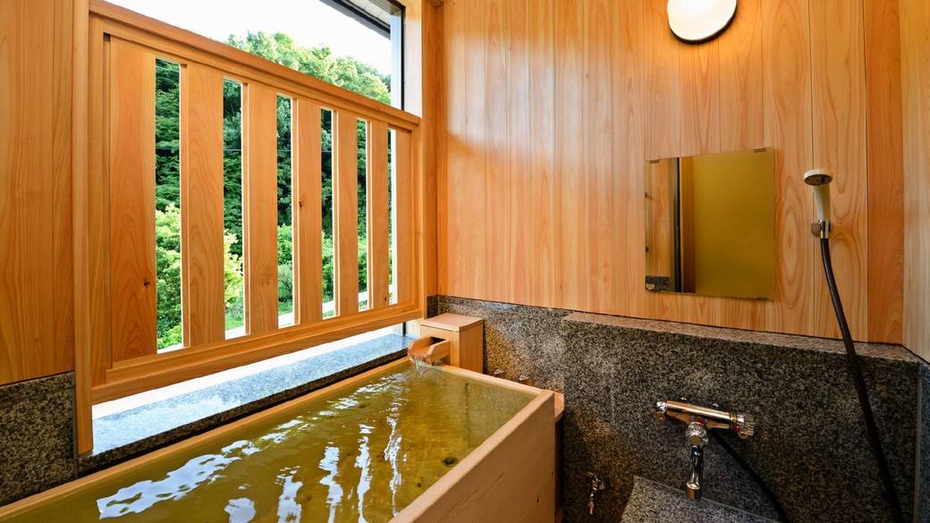 客室露天風呂で
ゆったり朝のひと時 / 1