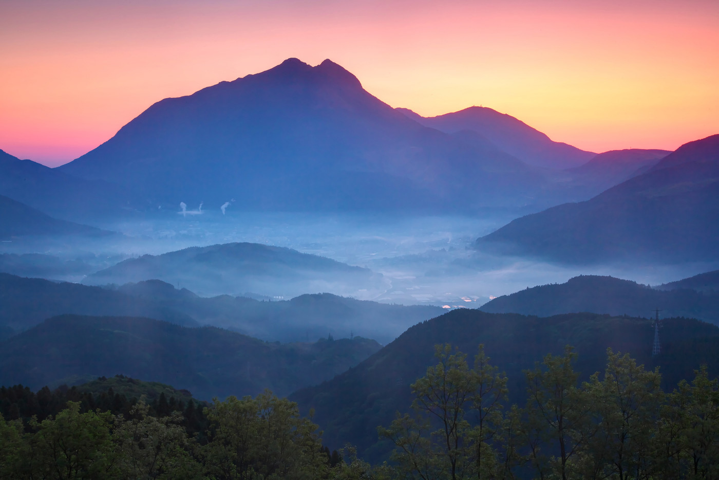 由布岳の夜明け