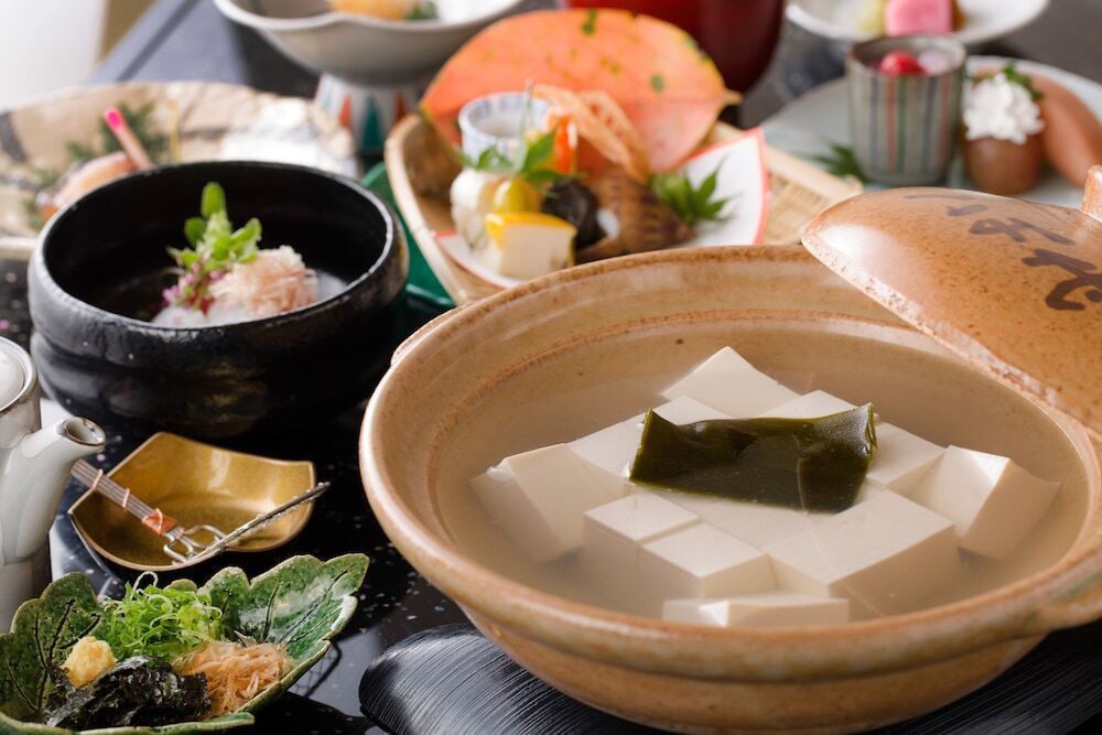 歴史ある料亭旅館で名物「湯豆腐」を堪能4238485