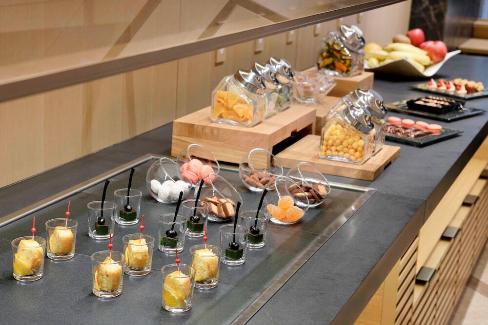 お祝いを友達同士だけでゆっくり楽しめるインルームダイニング3928384