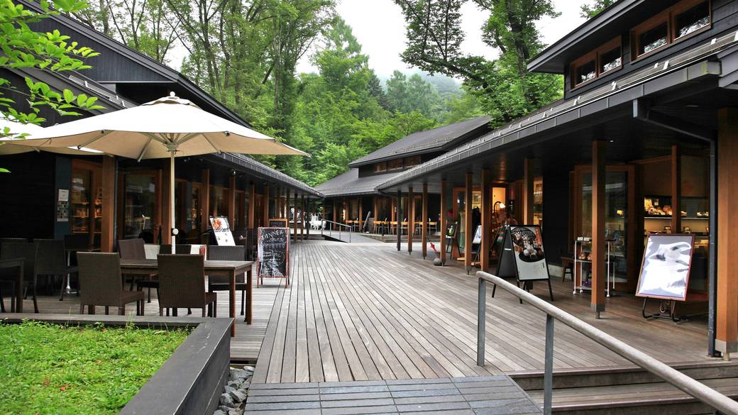 ハルニレテラス / 1