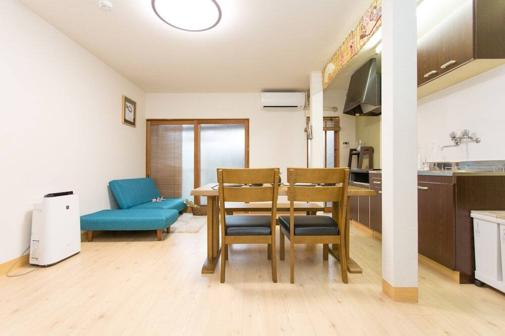 客室内のダイニングエリア