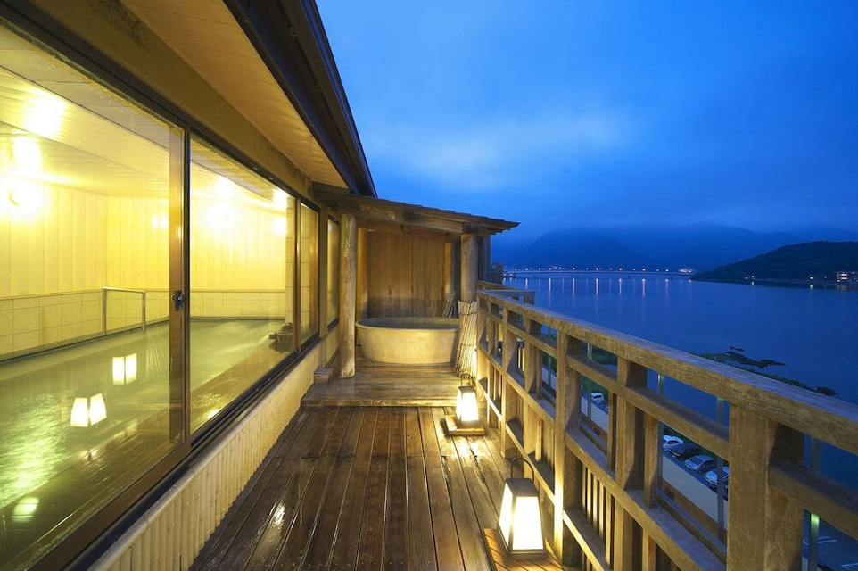 展望大浴場の露天風呂(夜)
