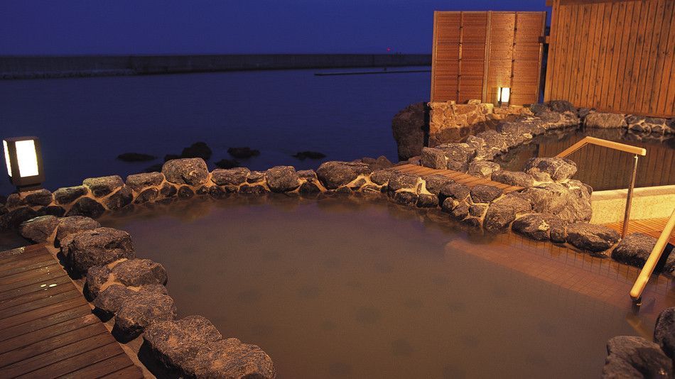 「湯賓閣 天宮の雫」露天風呂②