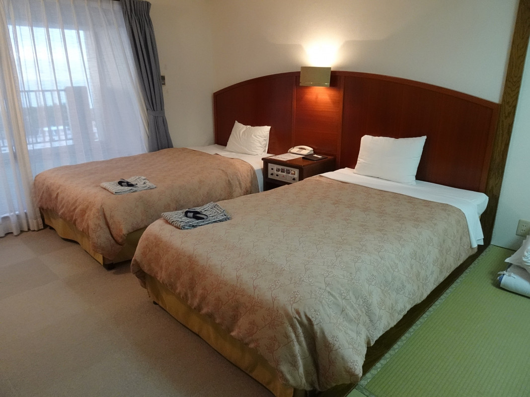 客室にはベッドが二つ