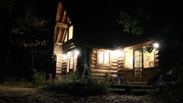 施設の正面 (日没後) / 3