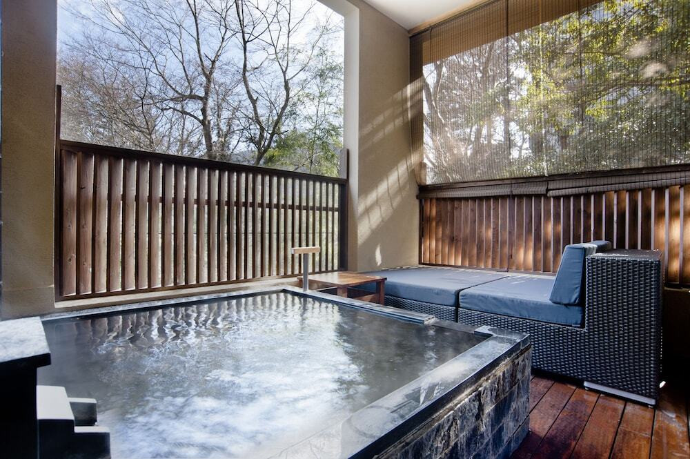 目の前に広がる自然と源泉をお部屋で独占4262198