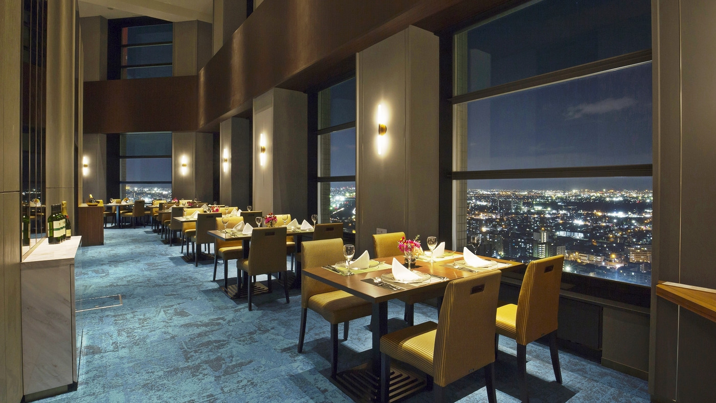 二方向に広がる夜景をコーナーのお部屋で楽しむ3394055