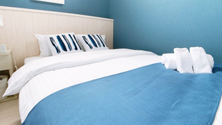 ダブルルーム ダブルベッド2台付 301号室 禁煙(ソファベッド用の寝具は部屋に常備していない為 事前にリクエストが必要)