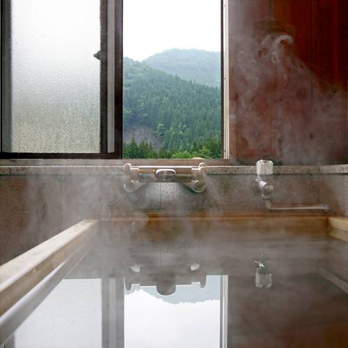 広縁付きでゆったり
和情緒に溢れた客室 / 3