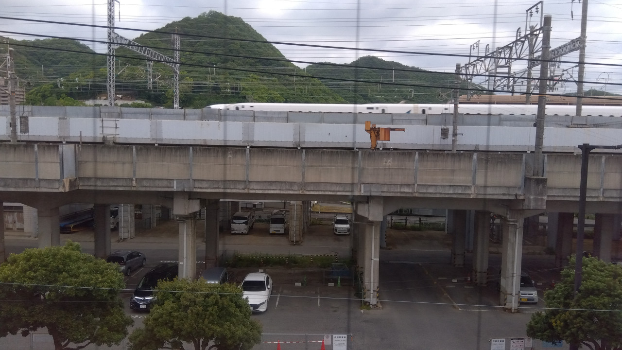 新幹線も見えます。