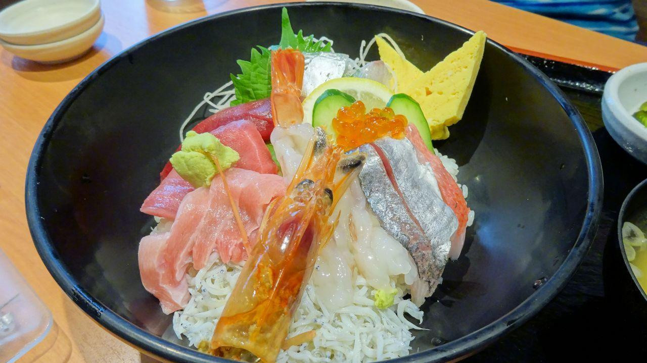 「まぐろ食堂 七兵衛丸」料理 702168 まぐろ海鮮丼（丼アップ）