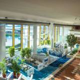 非日常のリゾート空間 / 1