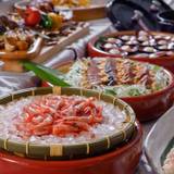 子供も大喜びの
和洋中バイキング
 / 3