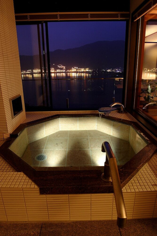 半露天風呂付和モダン特別室 琥珀②