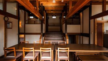 客室内のダイニングエリア / 23